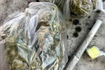 Podgorica: Policija kod osamnaestogodišnjaka pronašla više vrsta narkotika Podgorica: Policija kod osamnaestogodišnjaka pronašla više vrsta narkotika