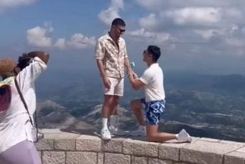 "Ove godine na Lovćenu": Gej par se vjerio na vidikovcu kod Mauzoleja (VIDEO) "Ove godine na Lovćenu": Gej par se vjerio na vidikovcu kod Mauzoleja (VIDEO)