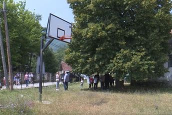 Berane: Nema prevoza za đake, ogorčeni roditelji najavljuju blokadu saobraćjanice Berane: Nema prevoza za đake, ogorčeni roditelji najavljuju blokadu saobraćjanice