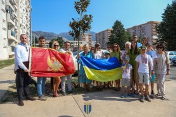 Drvo mira i prijateljstva: Predstavnici Opštine Bar, ambasade Ukrajine i ukrajinske zajednice posadili drvo magnolije Drvo mira i prijateljstva: Predstavnici Opštine Bar, ambasade Ukrajine i ukrajinske zajednice posadili drvo magnolije