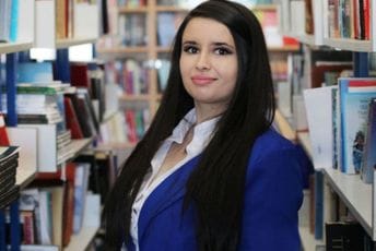 Veliko priznanje: Tijana Rakočević dobitnica Centralnoevropske nagrade za pisce Veliko priznanje: Tijana Rakočević dobitnica Centralnoevropske nagrade za pisce