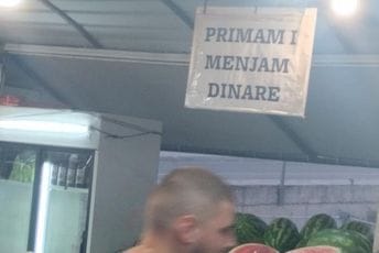 "Srbi su naša braća": U Sutomoru trgovci primaju dinare "Srbi su naša braća": U Sutomoru trgovci primaju dinare