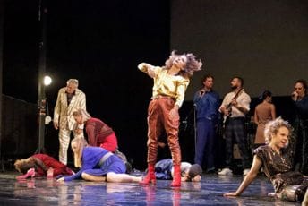 Iako je vjetar prijetio da naruši sklad pokreta, glasa i zvuka: Dramska opera „Deca“ igrana na Barskom ljetopisu Iako je vjetar prijetio da naruši sklad pokreta, glasa i zvuka: Dramska opera „Deca“ igrana na Barskom ljetopisu