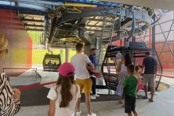Na polaznoj stanici žičare Kotor - Lovćen: Skupa karta, ali vožnja vrijedi svakog centa Na polaznoj stanici žičare Kotor - Lovćen: Skupa karta, ali vožnja vrijedi svakog centa