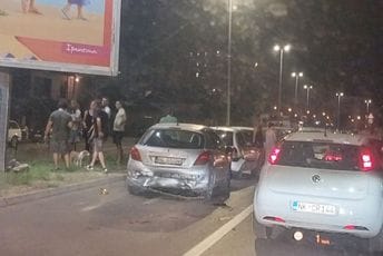 Udes kod Katoličke crkve: Saobraćaj u prekidu Udes kod Katoličke crkve: Saobraćaj u prekidu