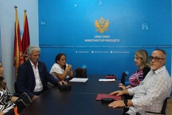 Učenici iz Vinicke će besplatno koristiti kombi prevoz od Plava do Berana Učenici iz Vinicke će besplatno koristiti kombi prevoz od Plava do Berana