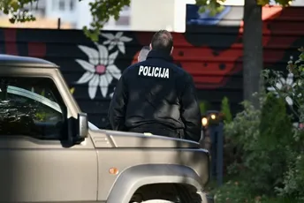 Sarajevo: Muškarac pokušao da pregazi policajce koji su ga uhvatili u krađi drva Sarajevo: Muškarac pokušao da pregazi policajce koji su ga uhvatili u krađi drva