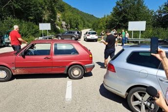 Plužine: Blokirali magistralu nakon što ih je mještanin ostavio bez struje i vode Plužine: Blokirali magistralu nakon što ih je mještanin ostavio bez struje i vode