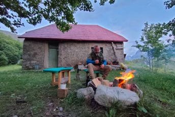 (FOTO) Pohod u prirodu po bušmanskim pravilima: Mir, zadovoljstvo i sloboda u divljinama Crne Gore