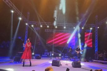 Božo Vrećo nastupio na Cetinju: Glasom i sevdahom oduševio publiku Božo Vrećo nastupio na Cetinju: Glasom i sevdahom oduševio publiku