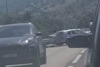 Udes na putu Podgorica-Nikšić, pričinjena materijalna šteta Udes na putu Podgorica-Nikšić, pričinjena materijalna šteta