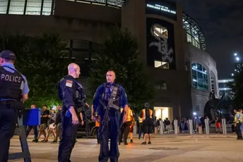 Misterija u Čikagu: U pucnjavi na meču Vajt soksa povrijeđene dvije žene, niko ne zna odakle su ispaljeni hici Misterija u Čikagu: U pucnjavi na meču Vajt soksa povrijeđene dvije žene, niko ne zna odakle su ispaljeni hici