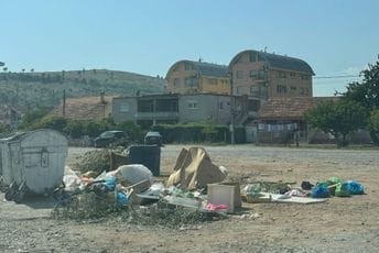 Na Zabjelu najavljuju peticiju, kažu kako su im ispred kuća i zgrada deponije Na Zabjelu najavljuju peticiju, kažu kako su im ispred kuća i zgrada deponije