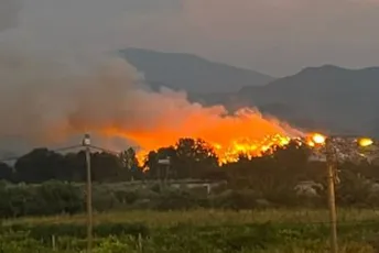 Albanija: Aktivno niz požara, u gašenje uključena i vojska Albanija: Aktivno niz požara, u gašenje uključena i vojska