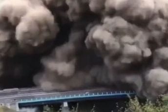 Nevjerovatan momenat: Pogledajte snimak odrona na italijansko-francuskoj granici (VIDEO) Nevjerovatan momenat: Pogledajte snimak odrona na italijansko-francuskoj granici (VIDEO)