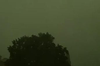 "Vodena bomba": Pogledajte kako je u Trstu, u sred podneva bio potpuni mrak (VIDEO) "Vodena bomba": Pogledajte kako je u Trstu, u sred podneva bio potpuni mrak (VIDEO)