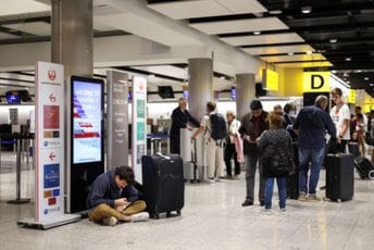 Hiljade putnika kasne: Tehnički problem u kontroli leta u Velikoj Britaniji Hiljade putnika kasne: Tehnički problem u kontroli leta u Velikoj Britaniji