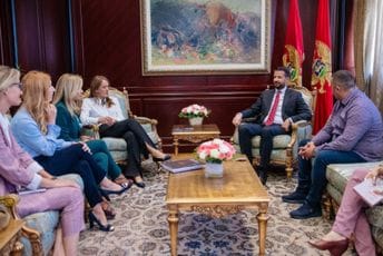 CGO, HRA i Anima: Po prvi put sa predsjednikom Crne Gore o deportaciji izbjeglica CGO, HRA i Anima: Po prvi put sa predsjednikom Crne Gore o deportaciji izbjeglica