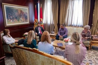 Milatović se u ime Crne Gore izvinio porodicama stradalih u zločinu deportacije 1992. godine Milatović se u ime Crne Gore izvinio porodicama stradalih u zločinu deportacije 1992. godine