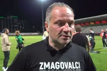 Drama u Sloveniji: Trener se srušio na teren nakon utakmice, ljekari mu spašavali život Drama u Sloveniji: Trener se srušio na teren nakon utakmice, ljekari mu spašavali život