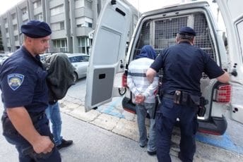 Policajcima prijeti 10 godina zatvora: Dogovorili se da će silovati poznanicu Policajcima prijeti 10 godina zatvora: Dogovorili se da će silovati poznanicu