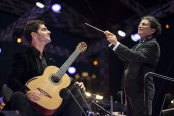 Miloš Karadaglić nastupio u Frankfurtu pred više od 16.000 ljudi Miloš Karadaglić nastupio u Frankfurtu pred više od 16.000 ljudi