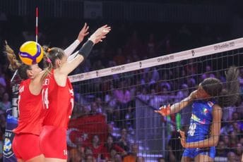 Iznenađujuća eliminacija Italije: Srbija i Turska su u finalu Evropskog prvenstva Iznenađujuća eliminacija Italije: Srbija i Turska su u finalu Evropskog prvenstva