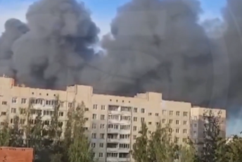 Požar u Sankt Peterburgu, vatra zahvatila 1.400 kvadratnih metara Požar u Sankt Peterburgu, vatra zahvatila 1.400 kvadratnih metara