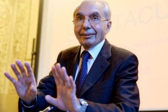 Bivši italijanski premijer krivi Francusku za obaranje putničkog aviona Bivši italijanski premijer krivi Francusku za obaranje putničkog aviona