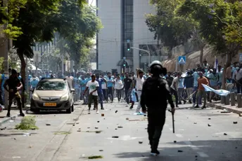 Više od 100 povrijeđenih u sukobima Eritrejaca i policije u Tel Avivu Više od 100 povrijeđenih u sukobima Eritrejaca i policije u Tel Avivu