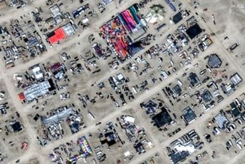 Jedan smrtni slučaj, hiljade zaglavljenih u blatu na festivalu u SAD Jedan smrtni slučaj, hiljade zaglavljenih u blatu na festivalu u SAD