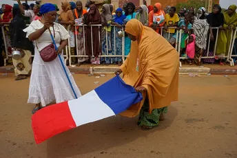 Napetost u Nigeru raste: Hiljade ljudi se okupilo tražeći povlačenje francuskih trupa Napetost u Nigeru raste: Hiljade ljudi se okupilo tražeći povlačenje francuskih trupa