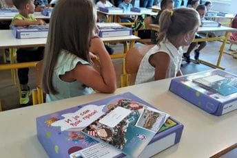 Država daje četiri miliona za udžbenike, a ne propisuje obavezu šta sa iskorišćenim knjigama Država daje četiri miliona za udžbenike, a ne propisuje obavezu šta sa iskorišćenim knjigama