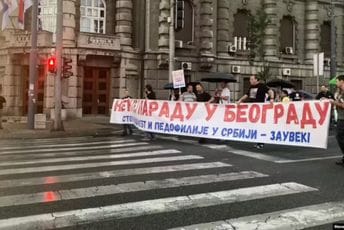 Desničari u Beogradu organizovali anti-LGBT protest uoči Prajd nedelje Desničari u Beogradu organizovali anti-LGBT protest uoči Prajd nedelje