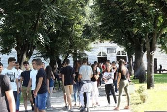 Finansiranje ekskurzije iz kredita ili od sezonskog rada đaka Maturanti podgoričke gimnazije već godinama putuju po Evropi