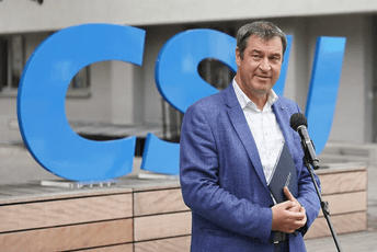 Šef Bavarske odbio smijeniti zamjenika zbog antisemitskog letka iz tinejdžerskih dana Šef Bavarske odbio smijeniti zamjenika zbog antisemitskog letka iz tinejdžerskih dana