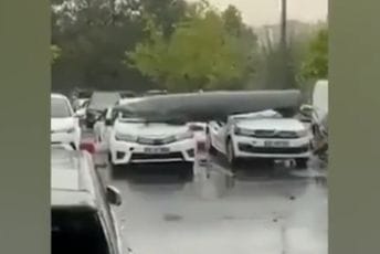 Ankara: Tokom leta sa aviona otpao rezervoar, uništeno više automobila (VIDEO) Ankara: Tokom leta sa aviona otpao rezervoar, uništeno više automobila (VIDEO)