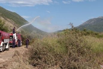 Ugašen požar kod pomoćnog stadiona u Igalu Ugašen požar kod pomoćnog stadiona u Igalu
