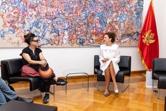 Nobelovka Olga Tokarčuk posjetila Cetinje: Književno stvaralaštvo doprinosi jačanju kulturnih veza Nobelovka Olga Tokarčuk posjetila Cetinje: Književno stvaralaštvo doprinosi jačanju kulturnih veza