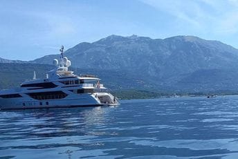 Megajahti "Bombay" 4.000 eura kazne zbog ispuštanja fekalija u more Megajahti "Bombay" 4.000 eura kazne zbog ispuštanja fekalija u more