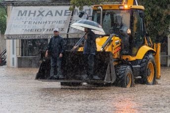 Katastrofalno nevrijeme u Grčkoj: Poginuo jedan čovjek, poplavljene stotine kuća