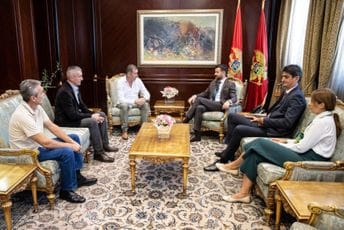 Milatović sa predstavnicima rudarsko-metalske industrije: Izglasati zakon za olakšani odlazak u penziju Milatović sa predstavnicima rudarsko-metalske industrije: Izglasati zakon za olakšani odlazak u penziju