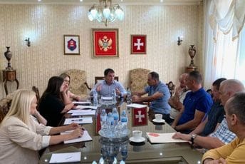 Đurašković podržao zahtjeve građana za zaustavljanje projekta kamenoloma Đurašković podržao zahtjeve građana za zaustavljanje projekta kamenoloma