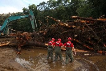 Turski spasioci u potrazi za američkim speleologom: Zarobljen u pećini na dubini većoj od 1.000 metara Turski spasioci u potrazi za američkim speleologom: Zarobljen u pećini na dubini većoj od 1.000 metara