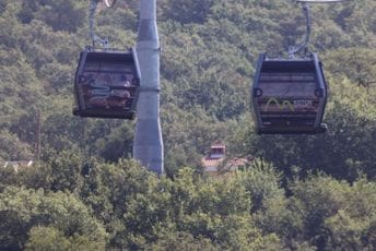 Prije turisti sjeli u gondole nego što su stigle saglasnosti potrebne za gradnju Turistička atrakcija puštena u pogon, 15 dana nakon toga završena procjena uticaja na životnu sredinu