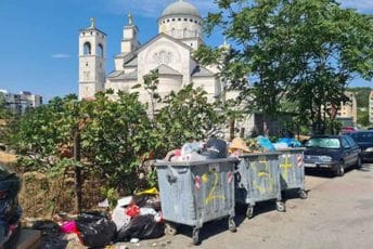 (FOTO) Problem sve veći: Smeće i kod hrama u Podgorici (FOTO) Problem sve veći: Smeće i kod hrama u Podgorici
