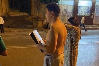 Maroko: Mladić usred zemljotresa izašao na ulicu i sa sobom ponio samo PlayStation Maroko: Mladić usred zemljotresa izašao na ulicu i sa sobom ponio samo PlayStation