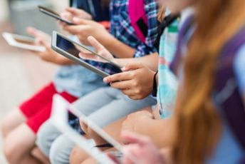 Švedska se vraća udžbenicima i vježbanju rukopisa u školama Švedska se vraća udžbenicima i vježbanju rukopisa u školama