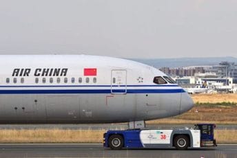 (VIDEO) Zbog dima u kabini: Evakuisan avion Air China u Singapuru, devet ljudi povrijeđeno (VIDEO) Zbog dima u kabini: Evakuisan avion Air China u Singapuru, devet ljudi povrijeđeno