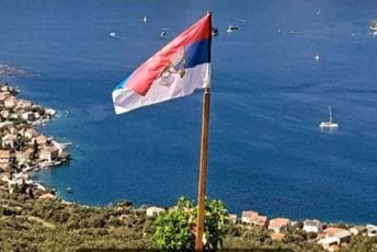 U Stolivu trobojka, poručeno kako je "odbranjen od ustaša", HNV: Opština i ostali nadležni hitno da reaguju U Stolivu trobojka, poručeno kako je "odbranjen od ustaša", HNV: Opština i ostali nadležni hitno da reaguju